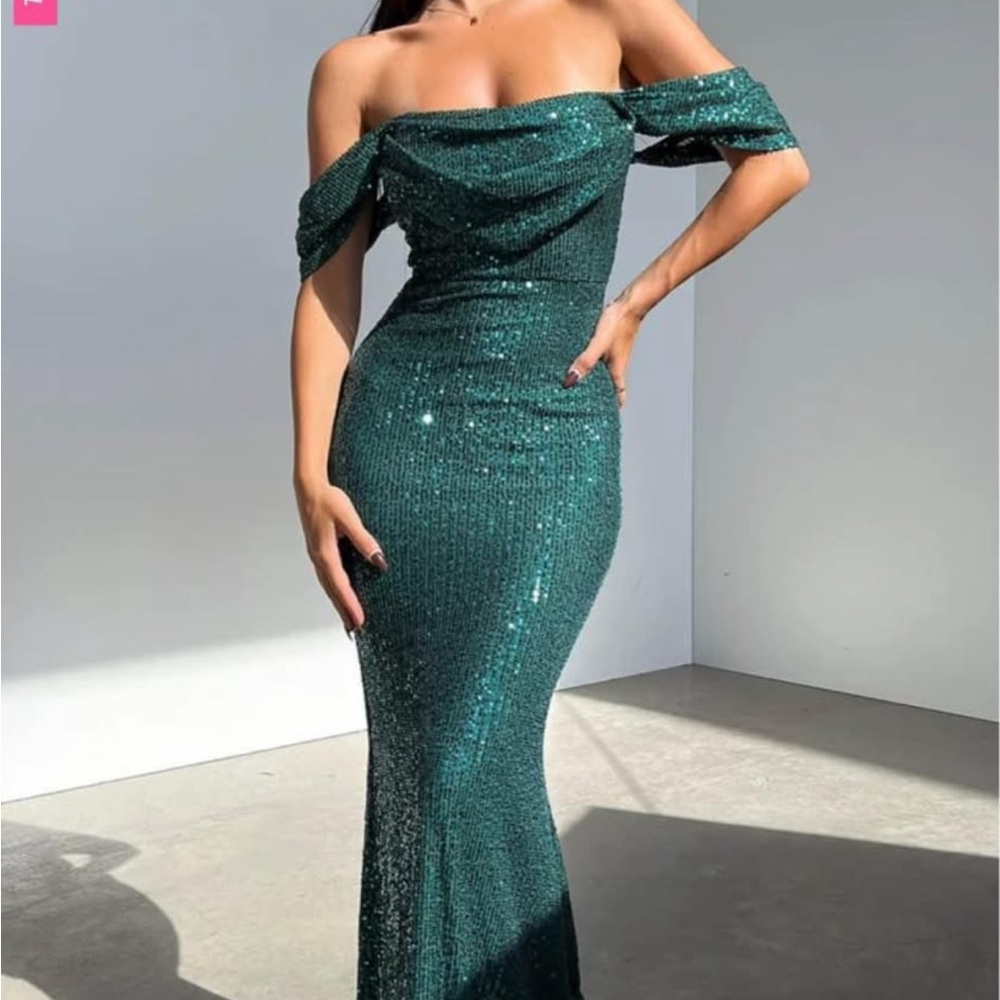 Elegant Green Off-Shoulder Dress
